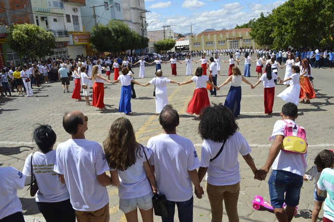 FUNDAÇÃO JOAQUIM DIAS GUIMARÃES REALIZA O ABRAÇO DA CIDADE NO ANIVERSÁRIO DE GUANAMBI