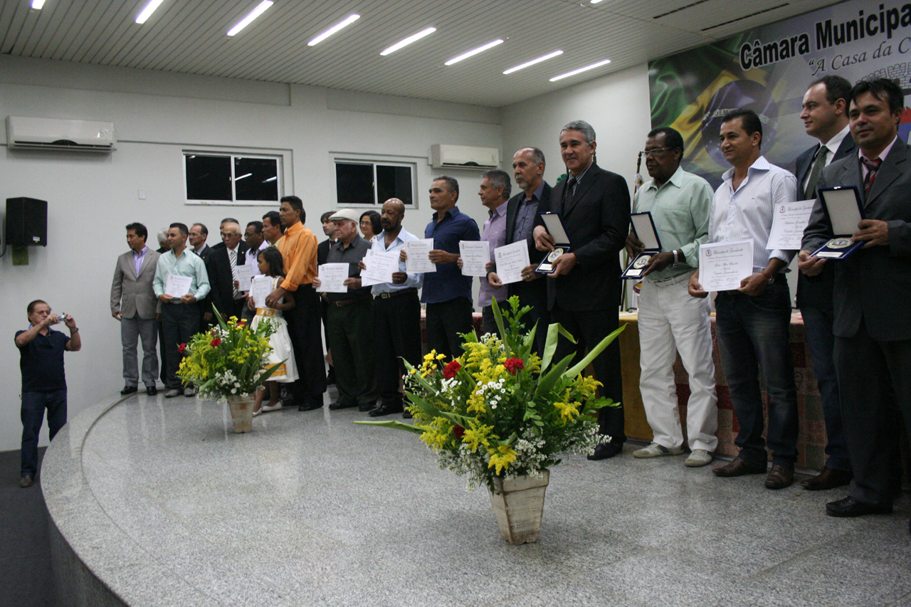 Sessão solene especial para entrega de títulos de cidadania e honrarias nas áreas da cultura, esporte, educação e social