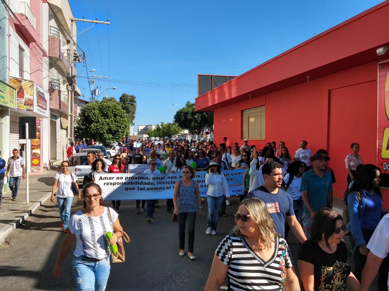 O LEGISLATIVO DO MUNICÍPIO FEZ-SE PRESENTE NA CAMINHADA DO MOVIMENTO “VIDA SIM, BARRAGEM NÃO”.